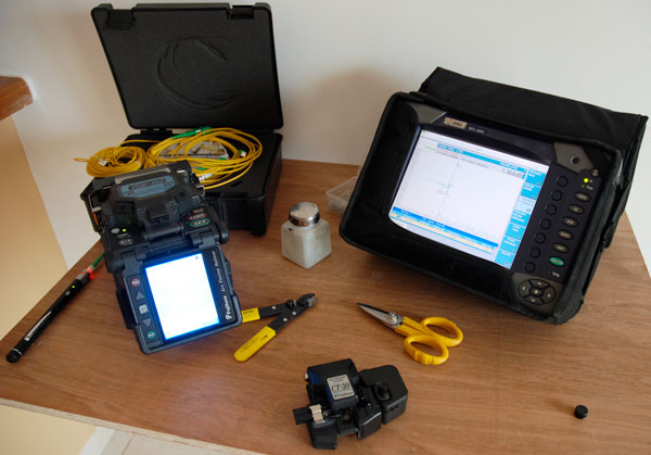 Soudeuse, réflectomètre, bobine amorce, laser recherche panne, visual fault locator Soudeuse, réflectomètre, bobine amorce, laser recherche panne, visual fault locator